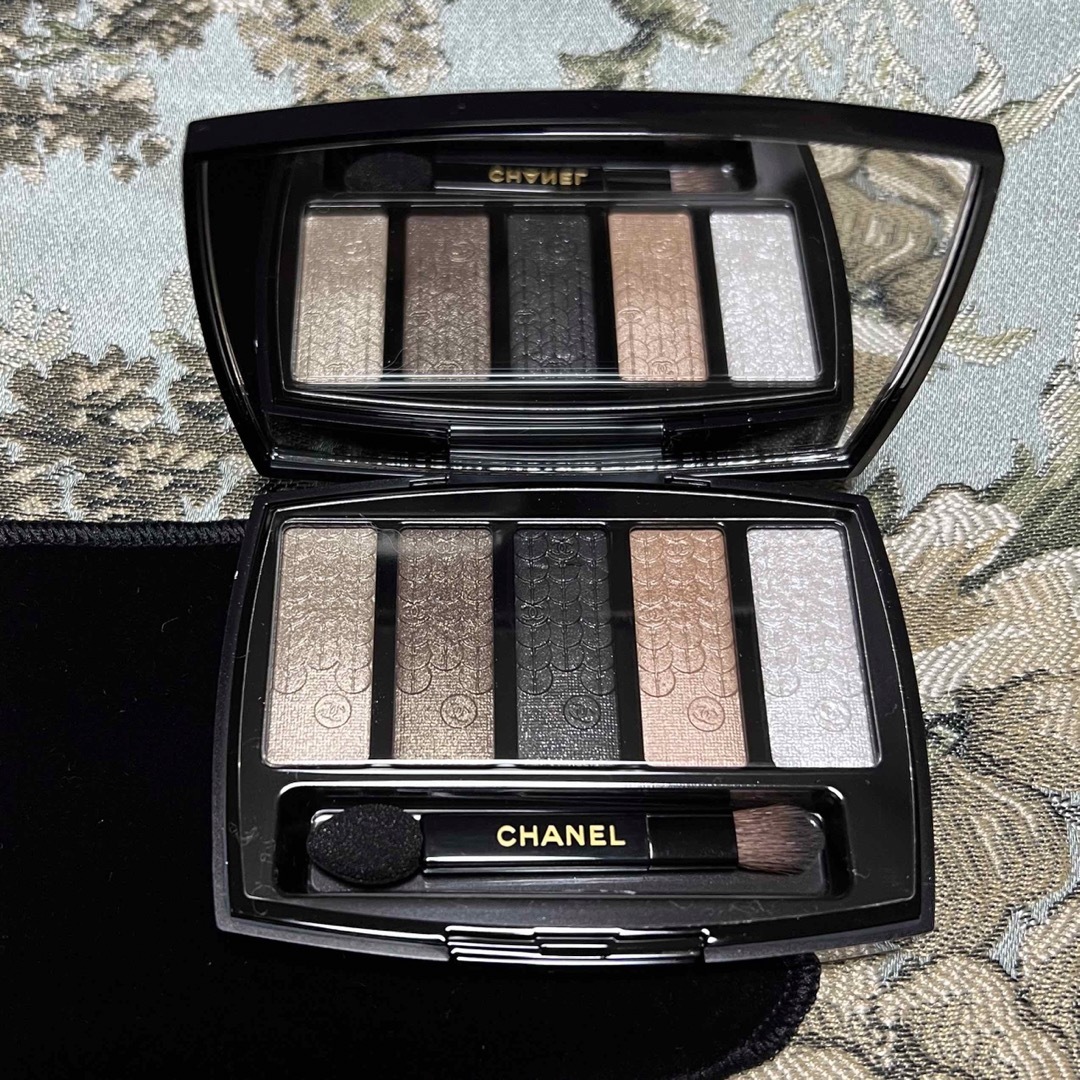 CHANEL(シャネル)のシャネル 特別限定品 ルミエール グラフィック アイシャドウ パレット コスメ/美容のベースメイク/化粧品(アイシャドウ)の商品写真