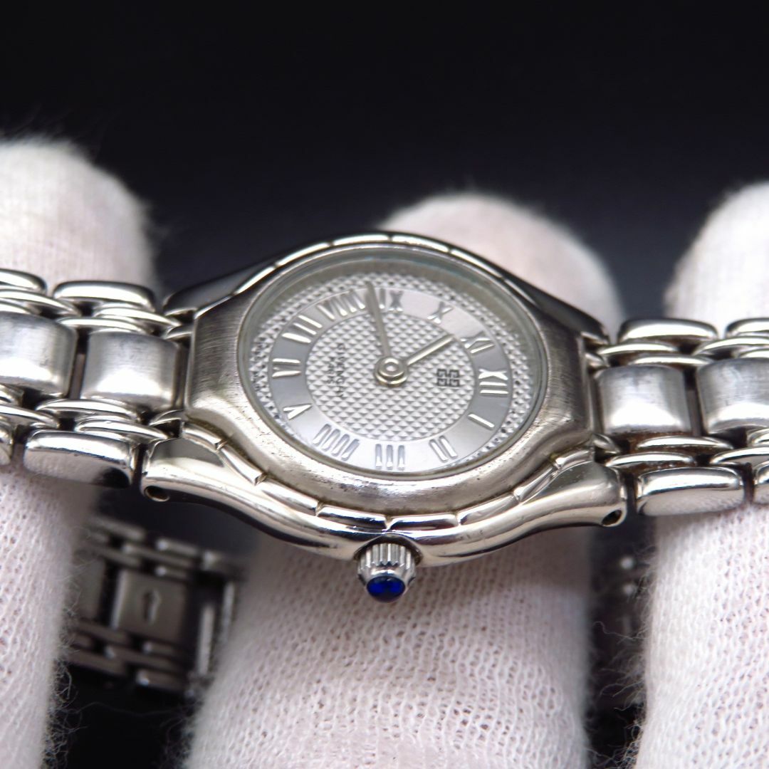 GIVENCHY(ジバンシィ)のGIVENCHY 腕時計 ローマン シルバー スイス製 レディースのファッション小物(腕時計)の商品写真