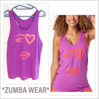 ズンバ(Zumba)の美品正規品ZUMBA WEAR ルーズタンクトップフェイスプリントスポーツズンバ(タンクトップ)