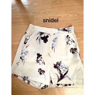 snidel スナイデル　花柄ショートパンツ　レディース(ショートパンツ)