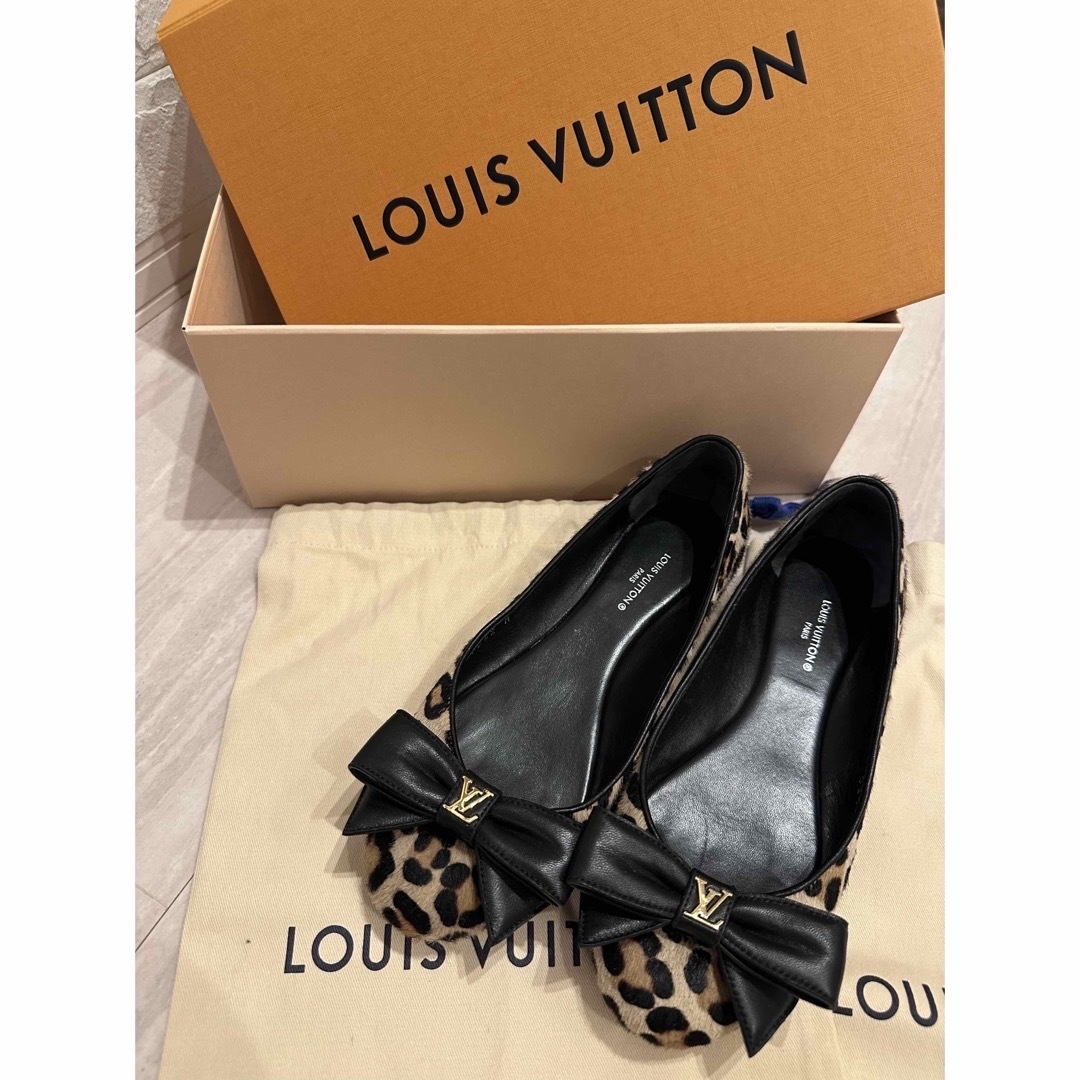 LOUIS VUITTON(ルイヴィトン)のLOUIS VUITTONレオパードパンプス レディースの靴/シューズ(バレエシューズ)の商品写真