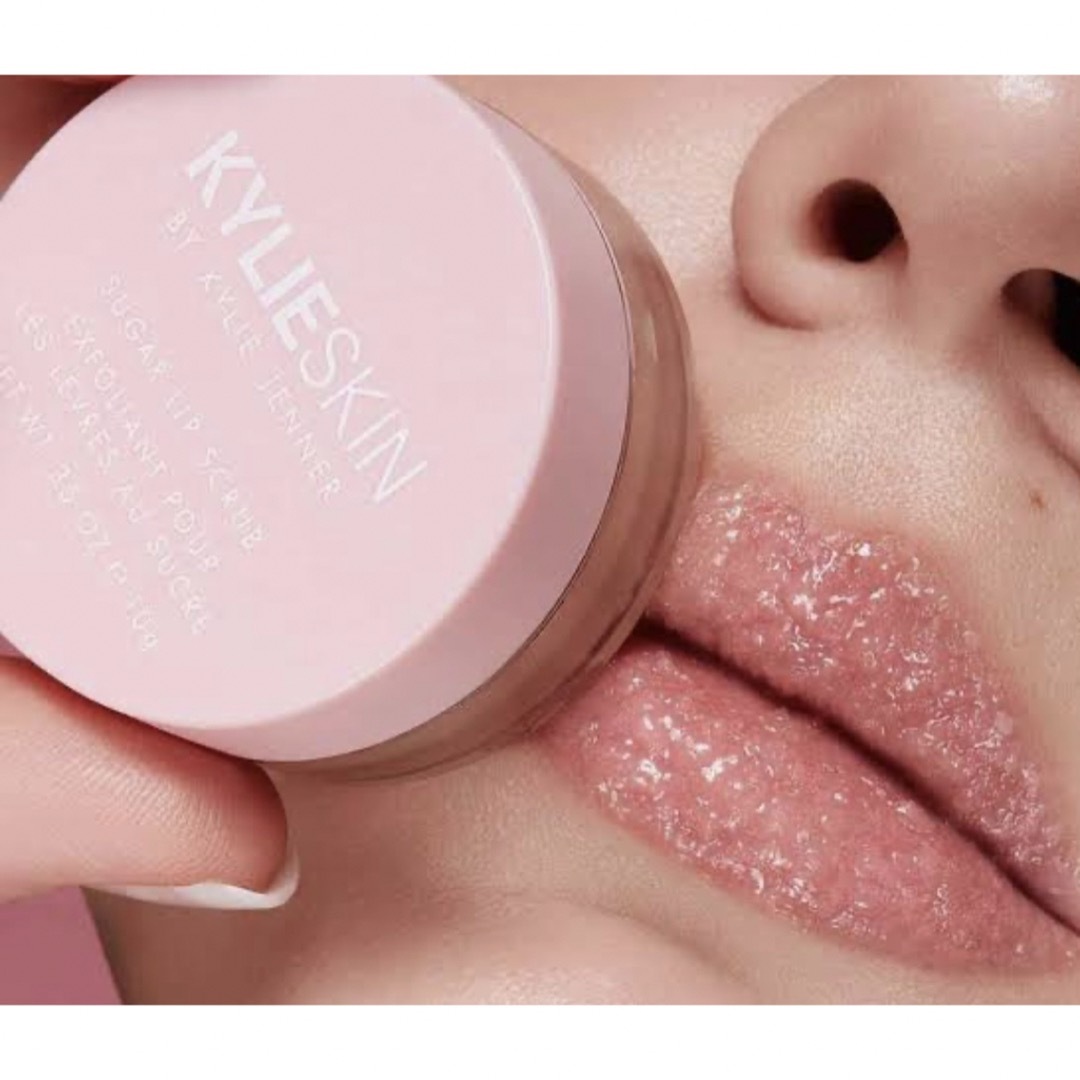 Kylie Cosmetics(カイリーコスメティックス)のKylieSkinリップスクラブSUGAR LIP SCRUB コスメ/美容のスキンケア/基礎化粧品(リップケア/リップクリーム)の商品写真