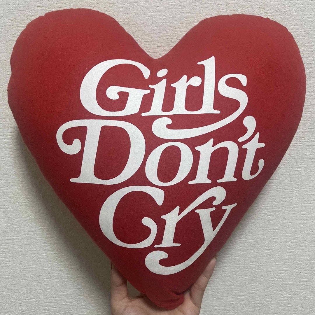 Girls Don't Cry(ガールズドントクライ)の【みーぽまにあ様専用　Girls Don't Cry】クッション インテリア/住まい/日用品のインテリア小物(クッション)の商品写真