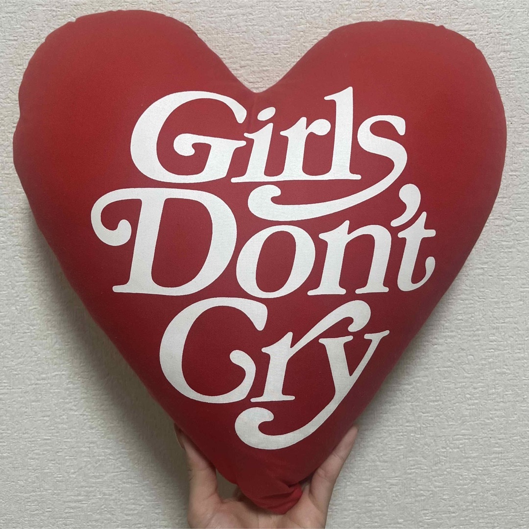 Girls Don't Cry(ガールズドントクライ)の【みーぽまにあ様専用　Girls Don't Cry】クッション インテリア/住まい/日用品のインテリア小物(クッション)の商品写真