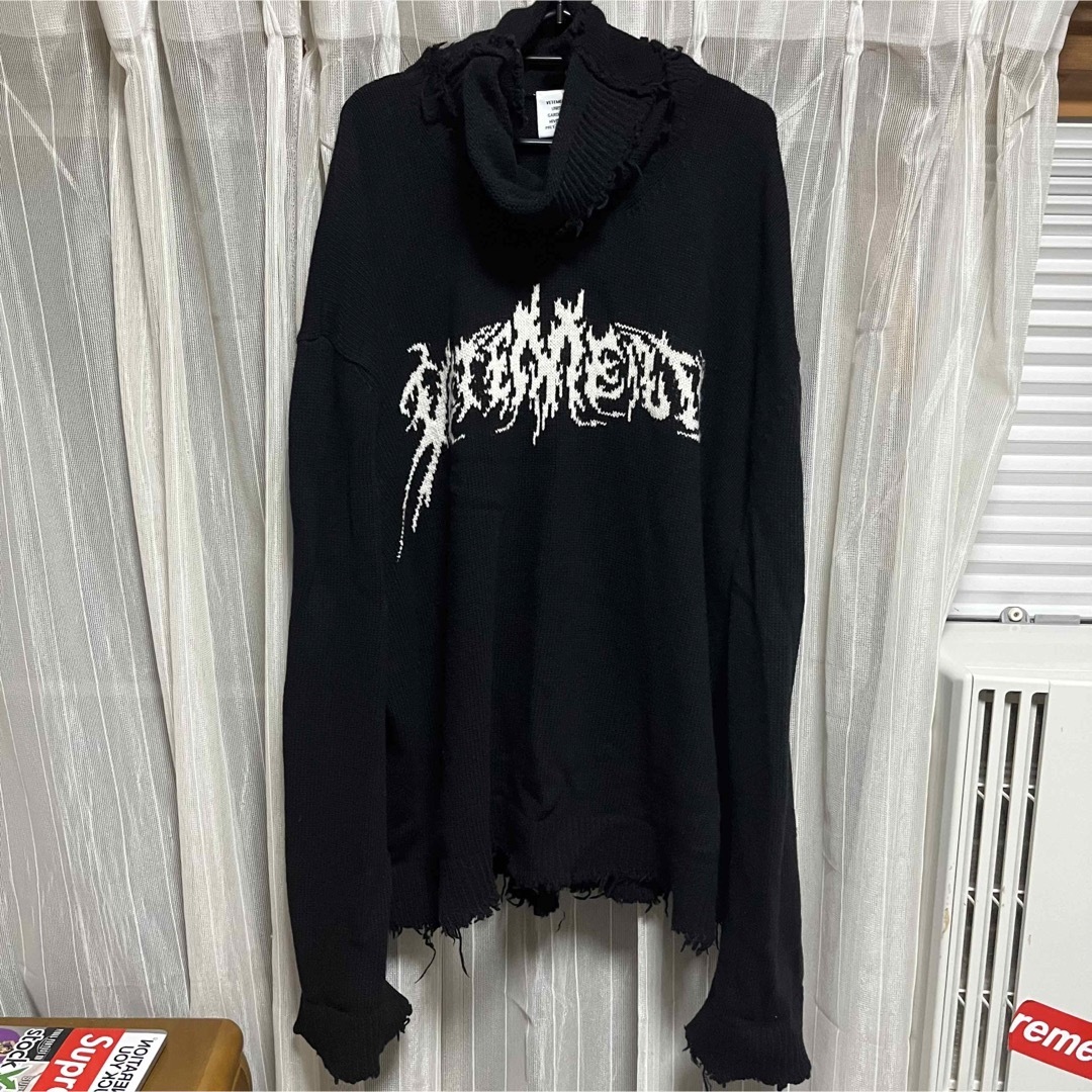 VETEMENTS(ヴェトモン)のvetements ロゴニット S メンズのトップス(ニット/セーター)の商品写真