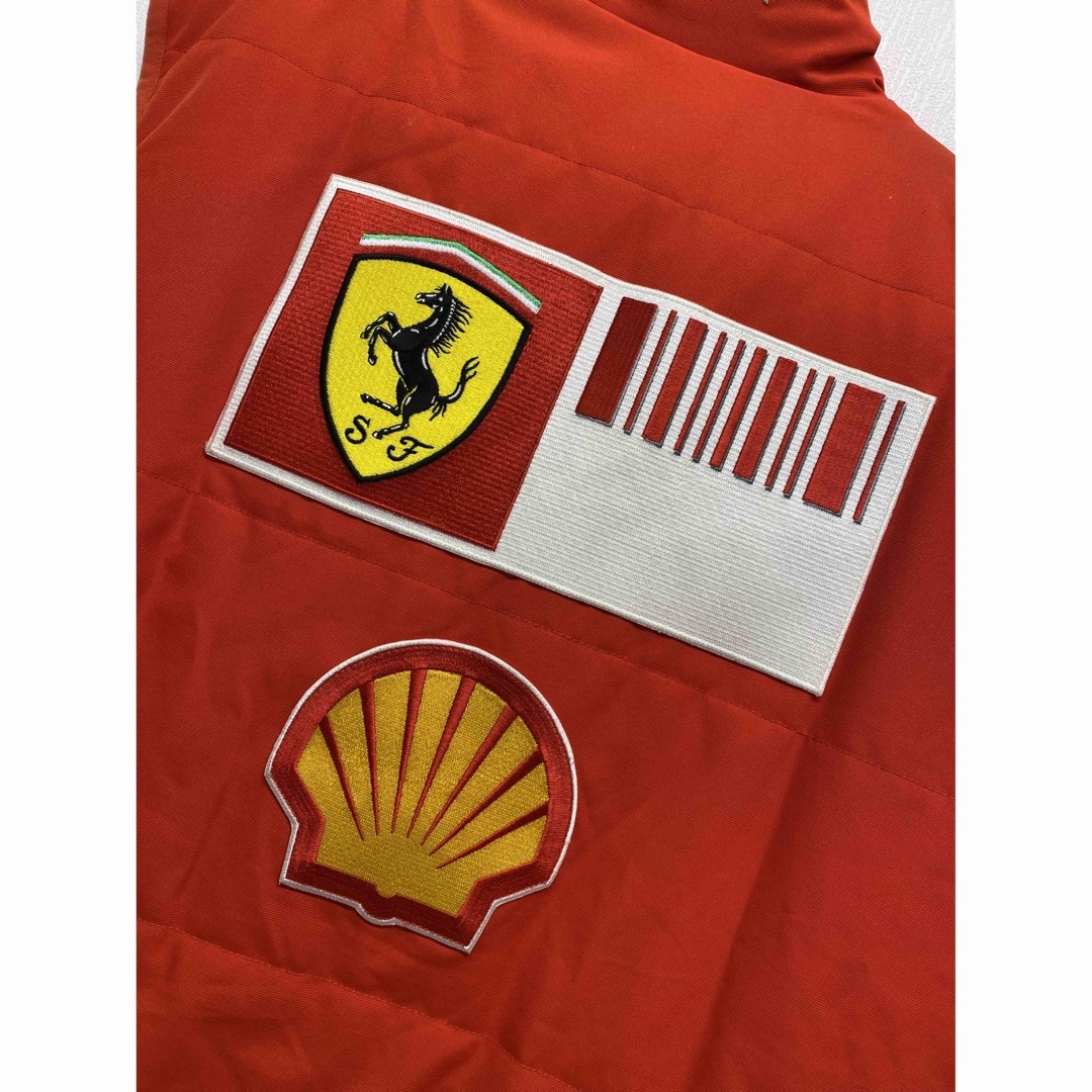 Ferrari(フェラーリ)の期間限定　超レア　非売品　スクーデリアフェラーリF1  ジレ エンタメ/ホビーのコレクション(その他)の商品写真