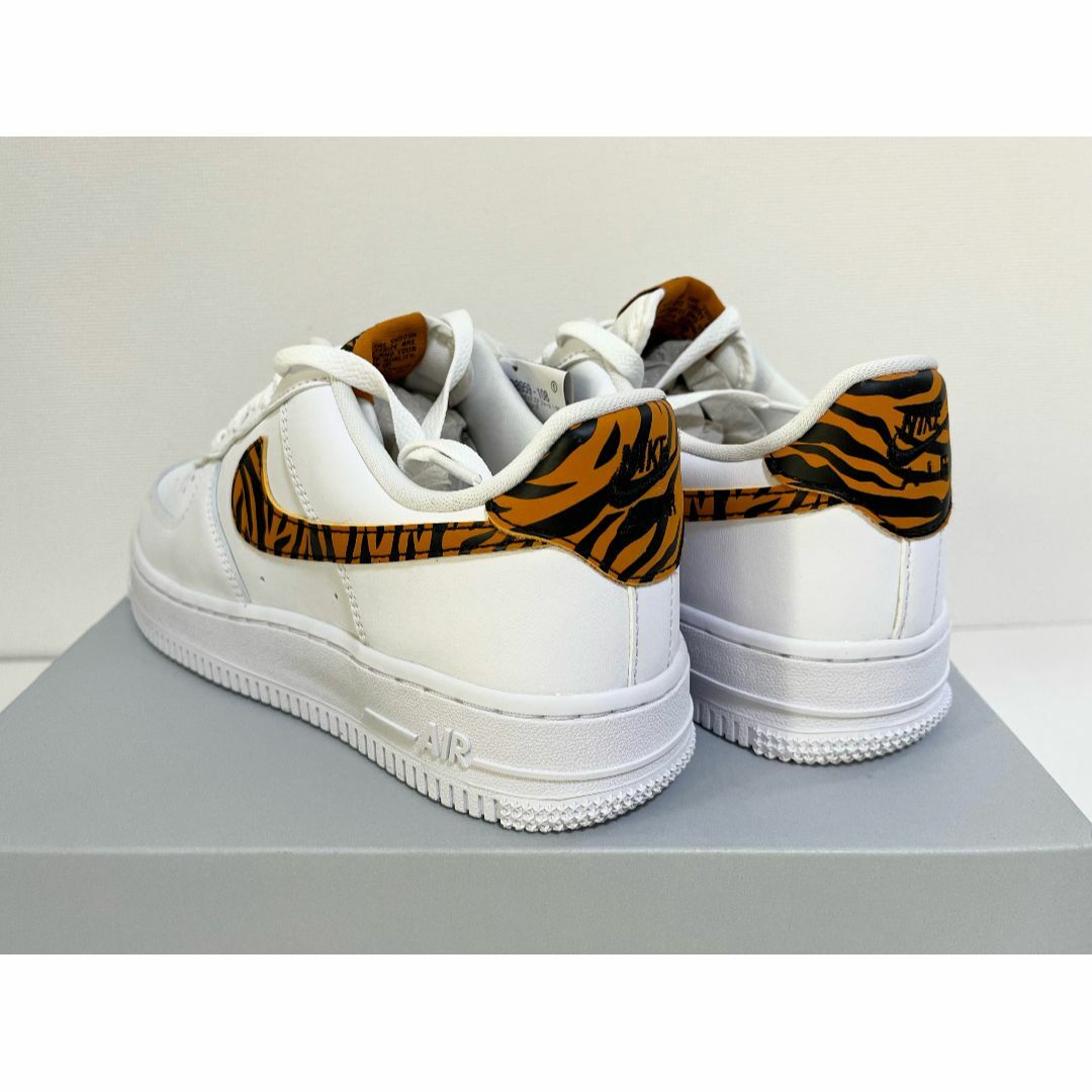 NIKE - 【新品】24cm NIKE WMNS AIRFORCE1 タイガーストライプス NIKE - 【新品】24cm NIKE WMNS AIRFORCE1 タイガーストライプス