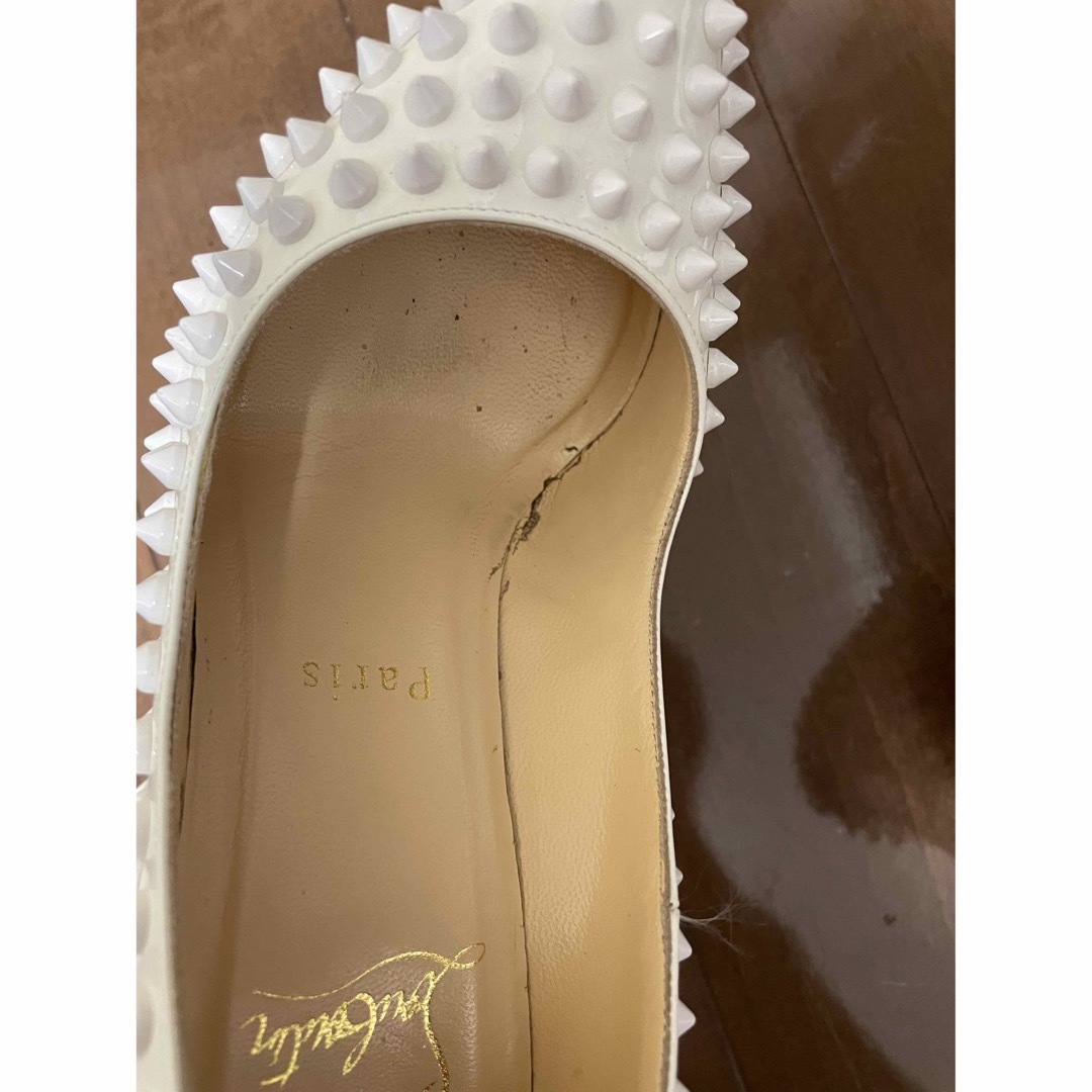 Christian Louboutin(クリスチャンルブタン)のルブタン　白　ヒール レディースの靴/シューズ(ハイヒール/パンプス)の商品写真