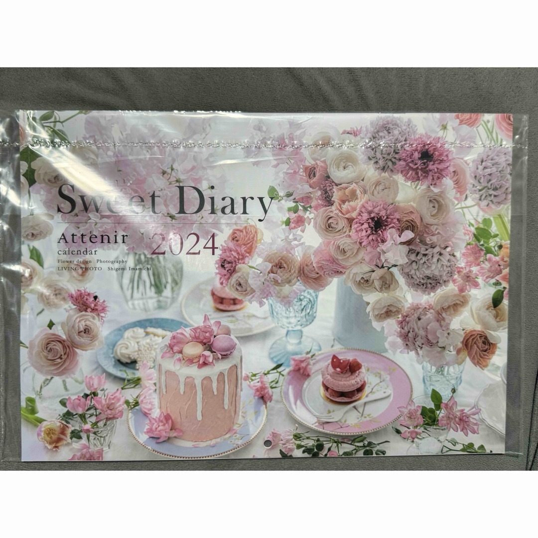 Attenir(アテニア)のアテニア カレンダー2024 Sweet Diary インテリア/住まい/日用品の文房具(カレンダー/スケジュール)の商品写真