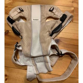 ベビービョルン(BABYBJORN)のベビービョルン　ベビーキャリア　mini ミニ　メッシュ　ピンク　ベージュ　白(抱っこひも/おんぶひも)