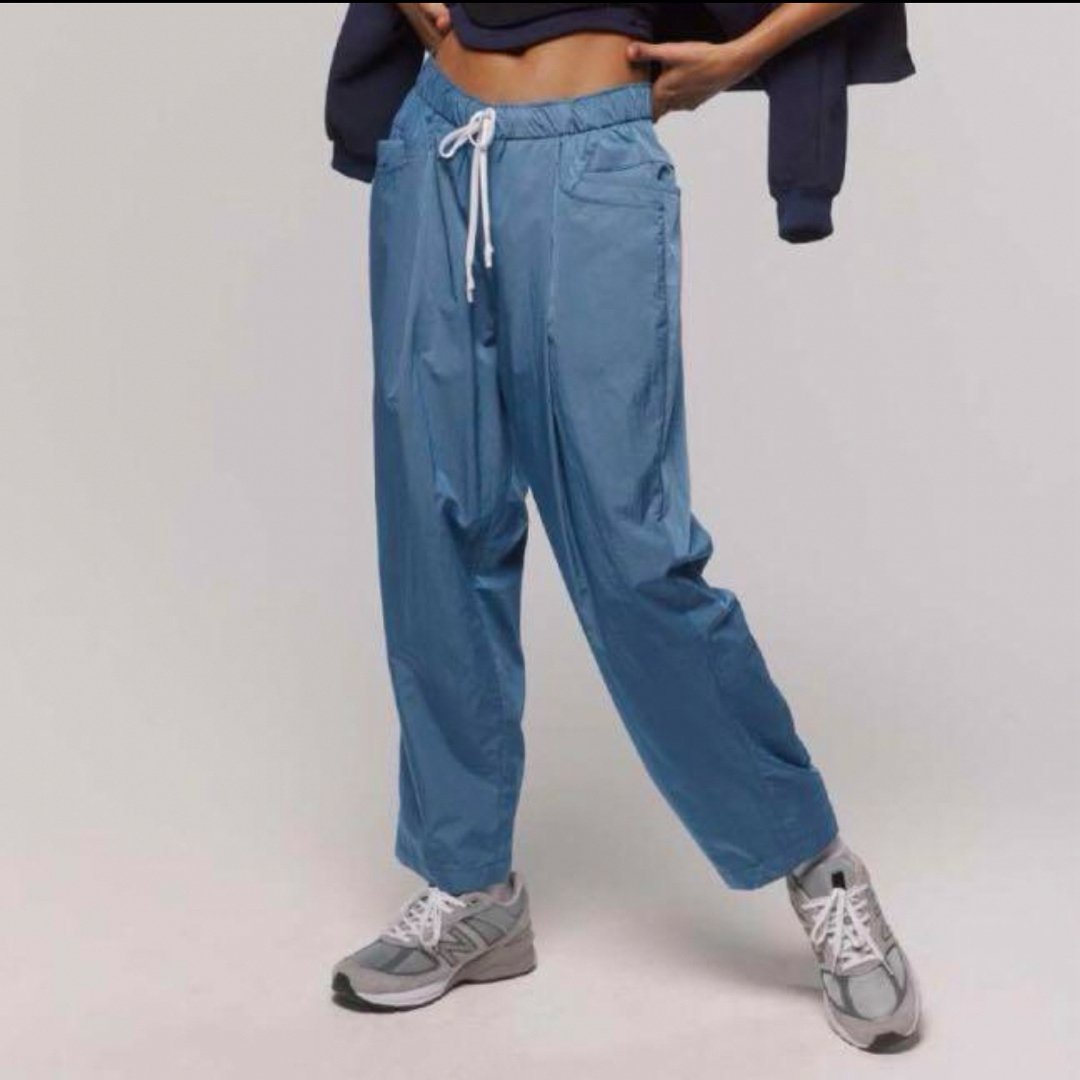 1LDK SELECT(ワンエルディーケーセレクト)のS.F.C TAPERED EASY WIDE PANTS Sax Blue メンズのパンツ(スラックス)の商品写真