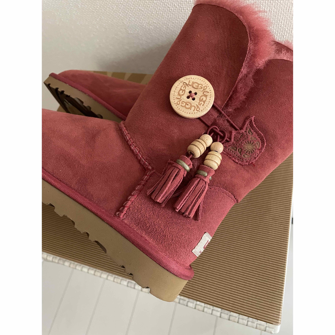 UGG(アグ)の【新品】UGG  BAILEY CHARMS ムートンブーツ　22.0cm レディースの靴/シューズ(ブーツ)の商品写真