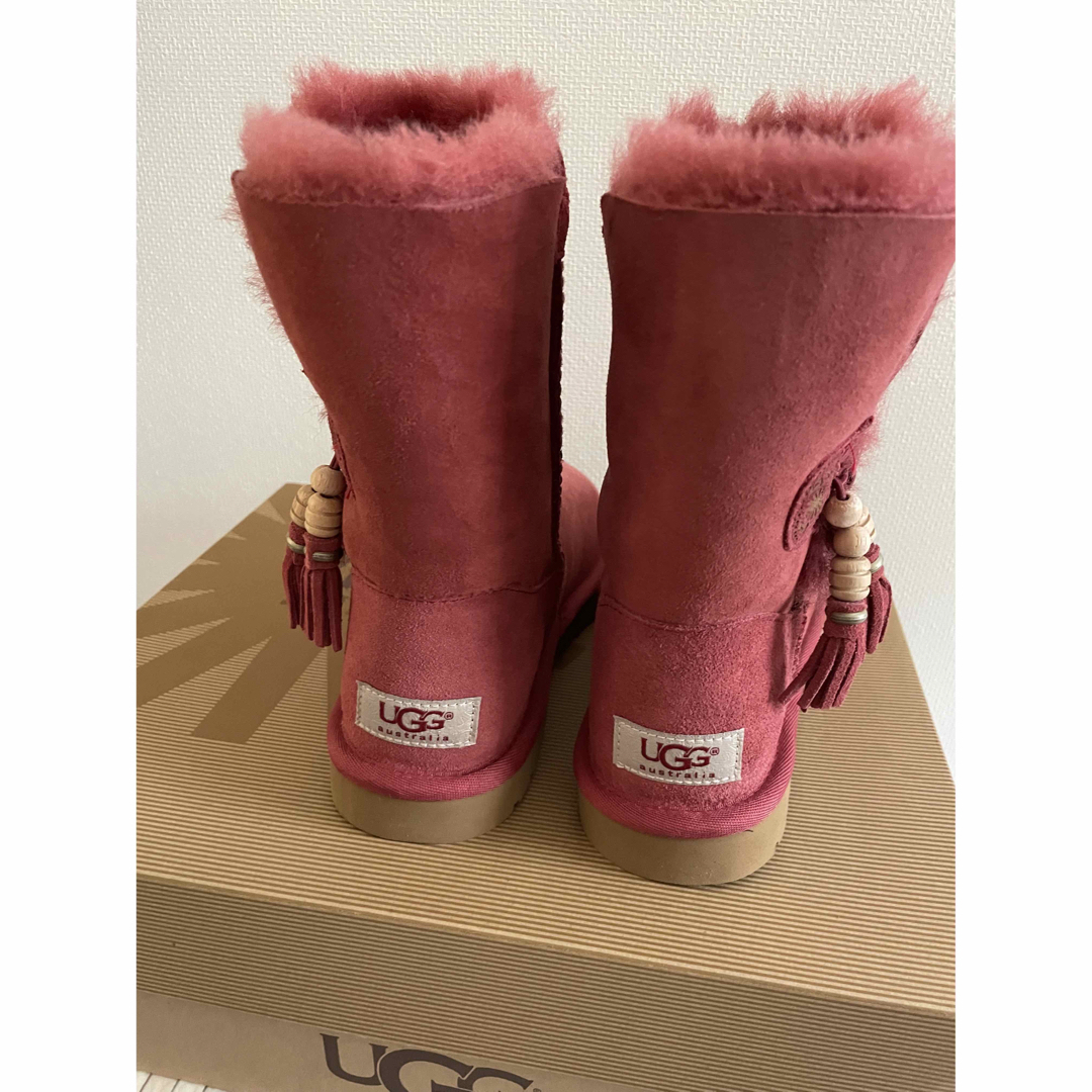 UGG(アグ)の【新品】UGG  BAILEY CHARMS ムートンブーツ　22.0cm レディースの靴/シューズ(ブーツ)の商品写真