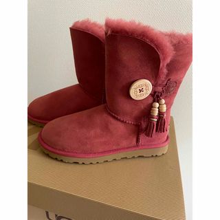 アグ(UGG)の【新品】UGG  BAILEY CHARMS ムートンブーツ　22.0cm(ブーツ)