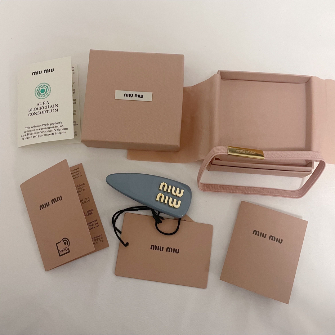 【正規品】miumiu パテントレザー ヘアクリップ ヘアピン | フリマアプリ ラクマ 【正規品】miumiu パテントレザー ヘアクリップ ヘアピン | フリマアプリ ラクマ