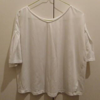 リュリュ(RyuRyu)のTシャツ　ホワイト　重ね着　オーバーサイズ　体型隠し(Tシャツ(半袖/袖なし))