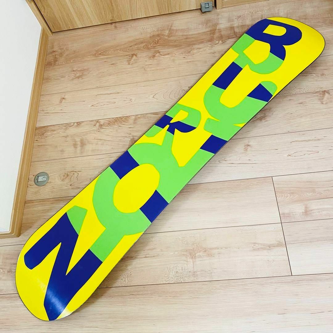 【匿名配送】BURTON ソーシャル SOCIAL スノーボード 142cm スポーツ/アウトドアのスノーボード(ボード)の商品写真