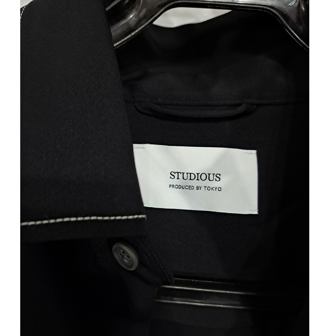 STUDIOUS(ステュディオス)の未使用　STUDIOUS　ロングスリーブシャツ　ブラックホワイト　ステッチ メンズのトップス(シャツ)の商品写真