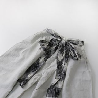 試着程度美品 アズノウアズ 綺麗めプリーツパンツ 15号-