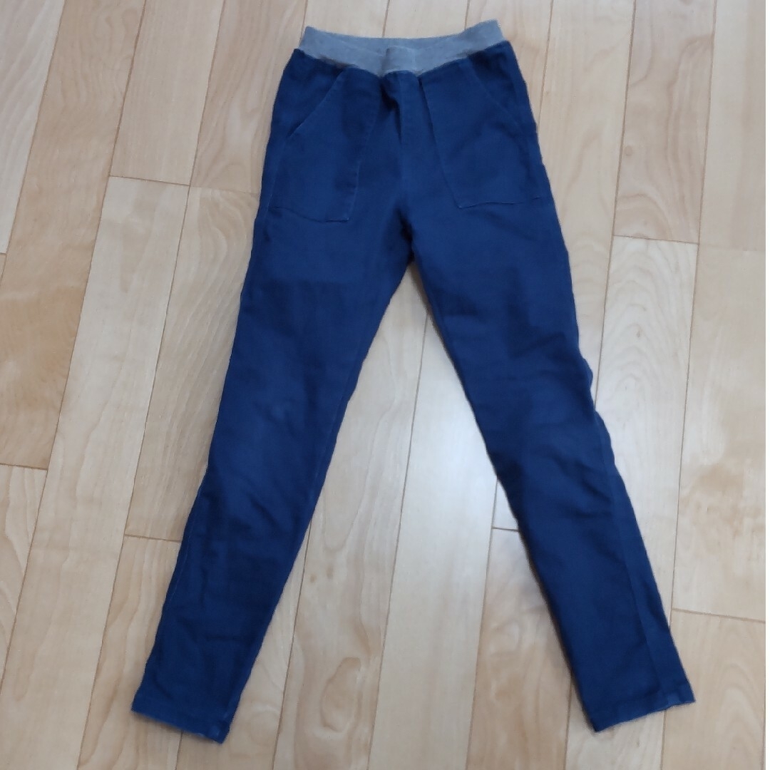 GU(ジーユー)のズボン　パンツ　GU　140　ネイビー　紺　キッズ キッズ/ベビー/マタニティのキッズ服女の子用(90cm~)(パンツ/スパッツ)の商品写真
