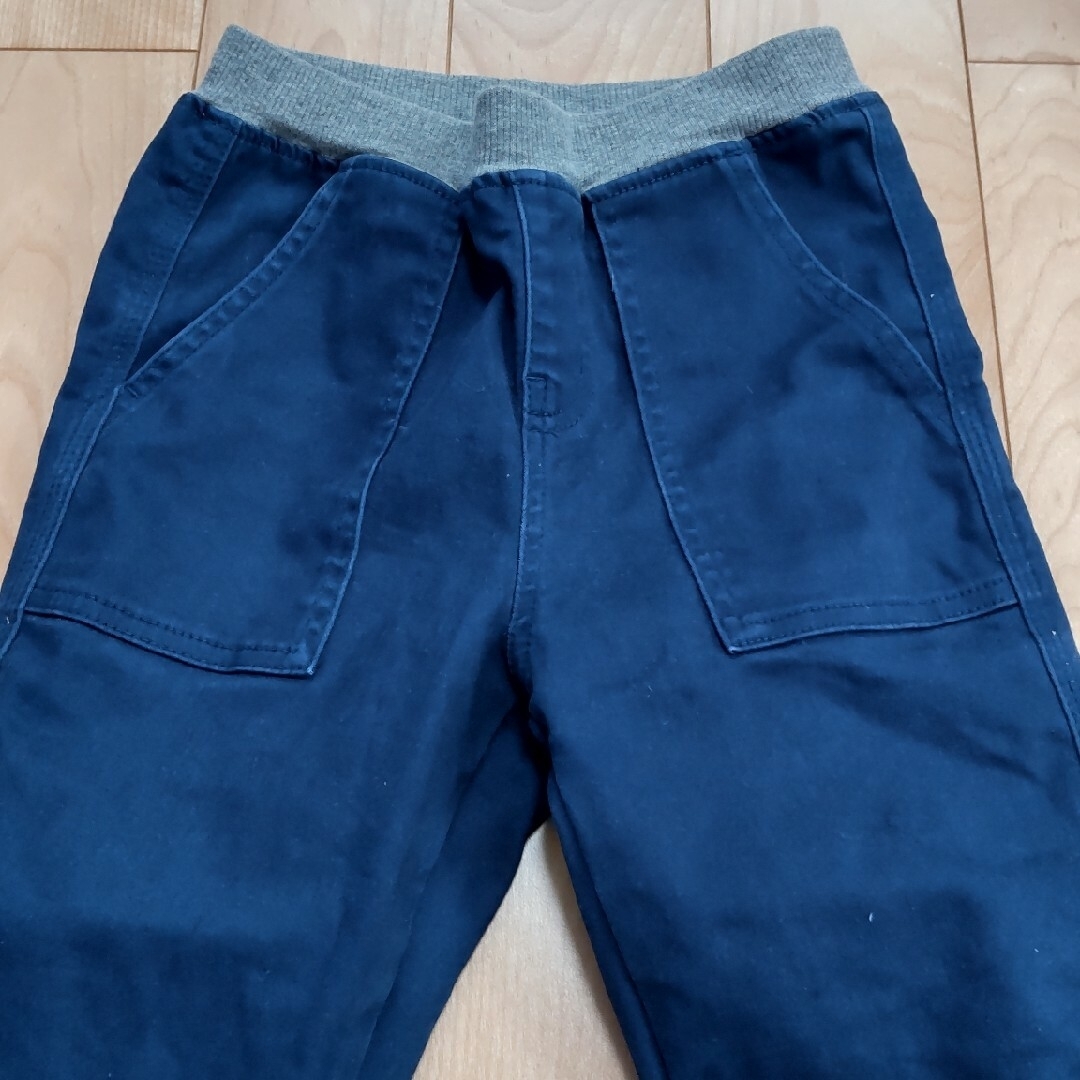 GU(ジーユー)のズボン　パンツ　GU　140　ネイビー　紺　キッズ キッズ/ベビー/マタニティのキッズ服女の子用(90cm~)(パンツ/スパッツ)の商品写真