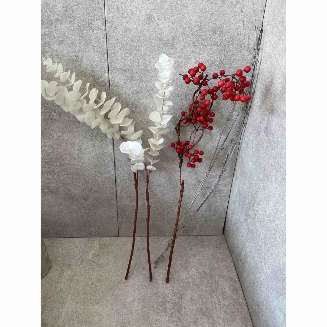 白ユーカリとサンキライ　アレンジ　アーティフィシャルフラワー　造花 ハンドメイドのフラワー/ガーデン(その他)の商品写真