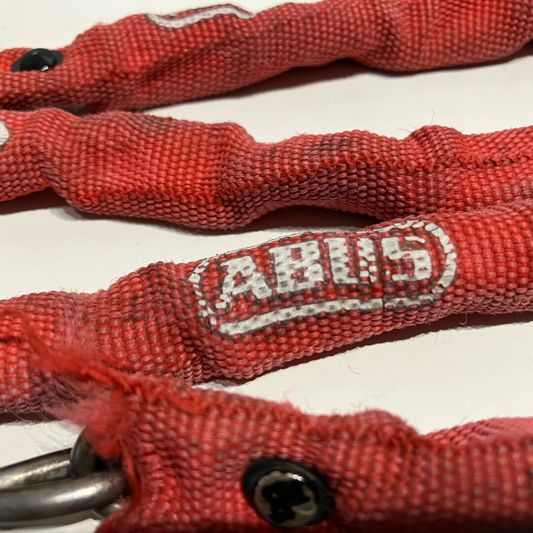 ABUS(アバス)のABUS ロック 鍵式 赤 自動車/バイクの自動車(セキュリティ)の商品写真