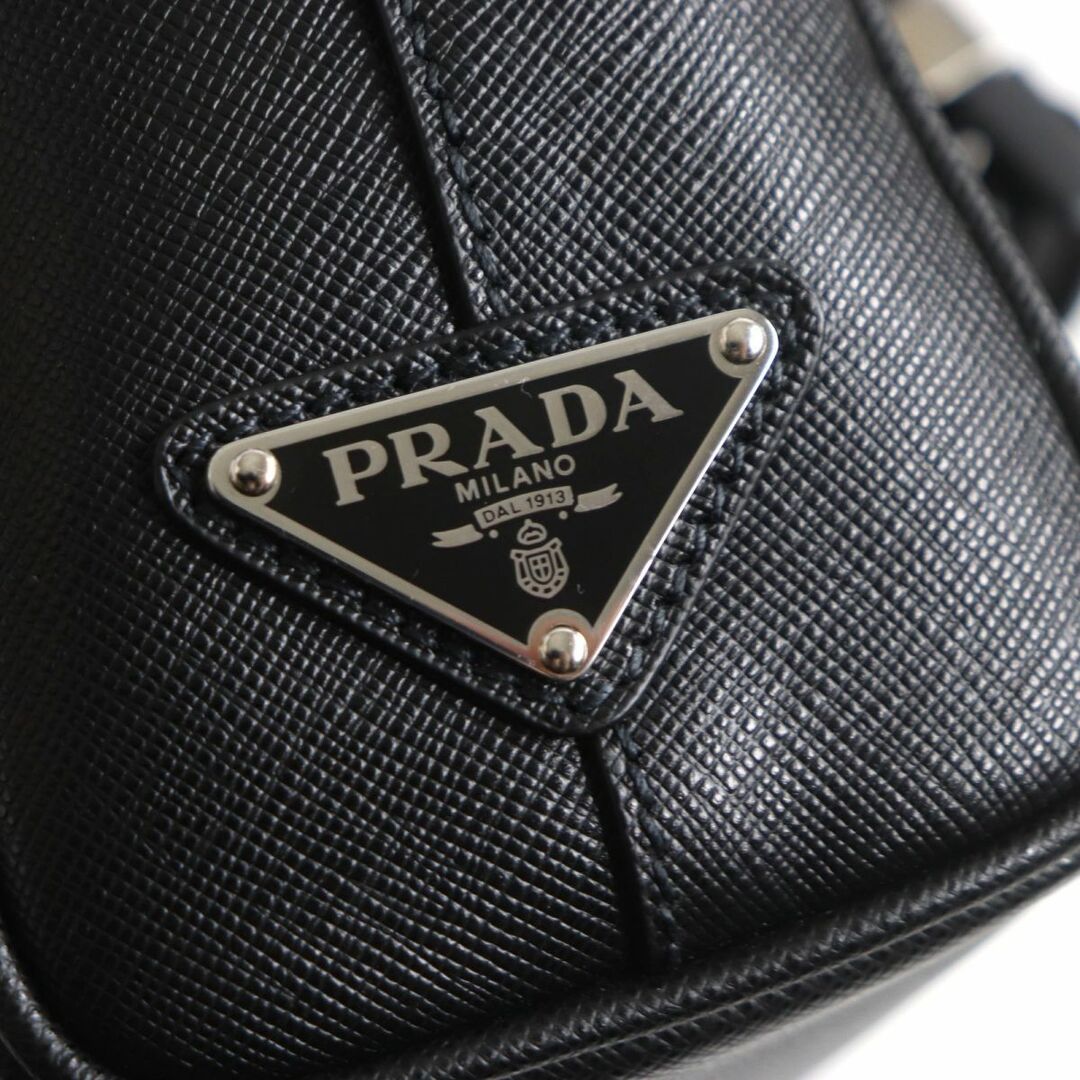 極美品▼PRADA プラダ 2VD018 サフィアーノレザー 三角ロゴ金具付き フラップ式 メッセンジャー/ショルダーバッグ 黒 シルバー金具 メンズ