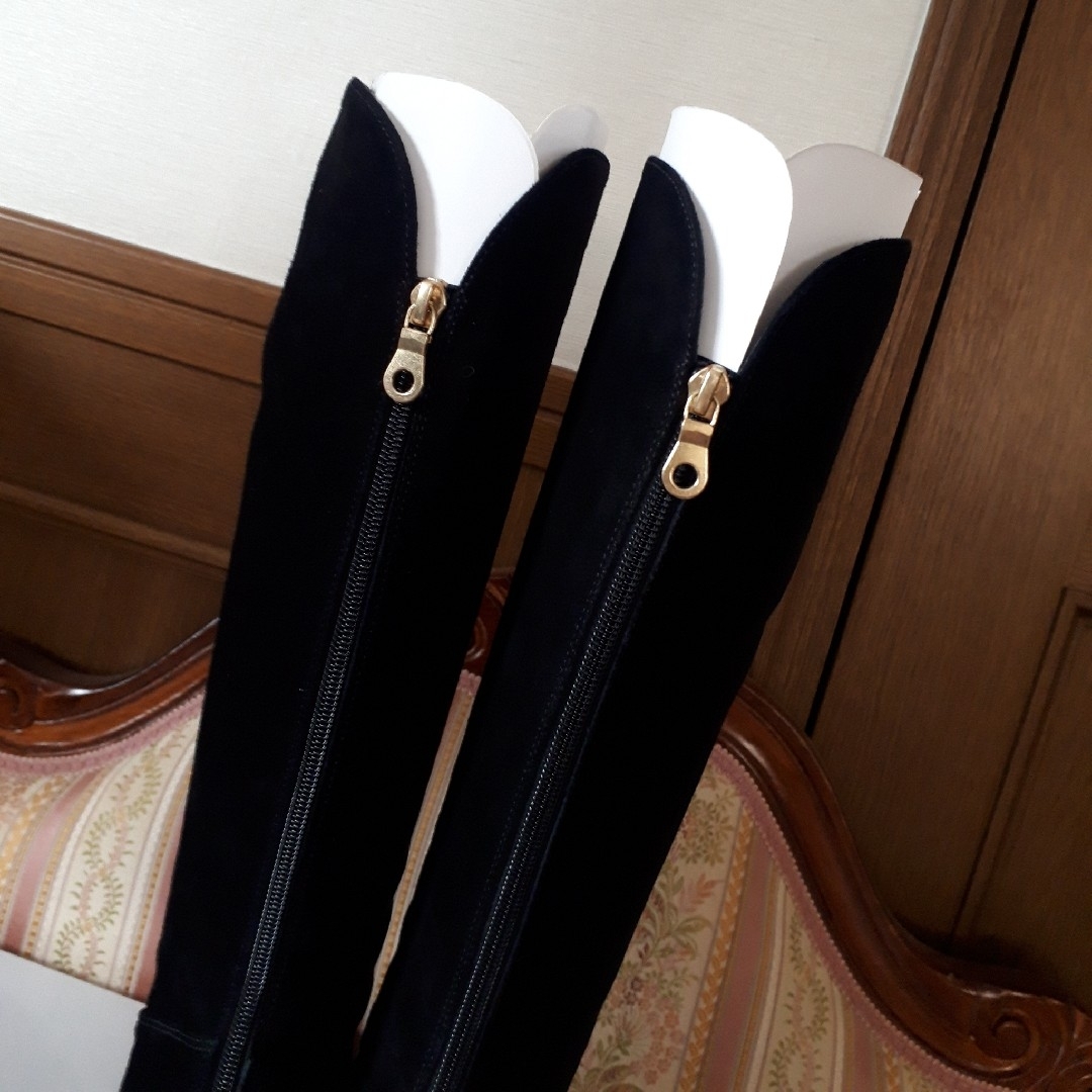 EIZO(エイゾー)の専用　　　EIZOエイゾー　ロングブーツ22.5　美品ブラック　バックファスナー レディースの靴/シューズ(ブーツ)の商品写真