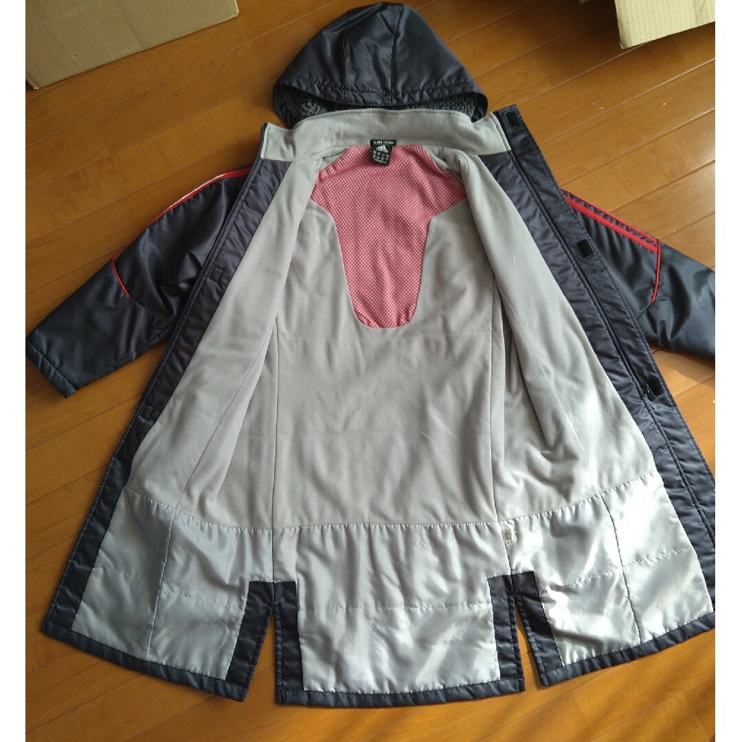 adidas(アディダス)のadidas　ベンチコート　130 キッズ/ベビー/マタニティのキッズ服男の子用(90cm~)(コート)の商品写真