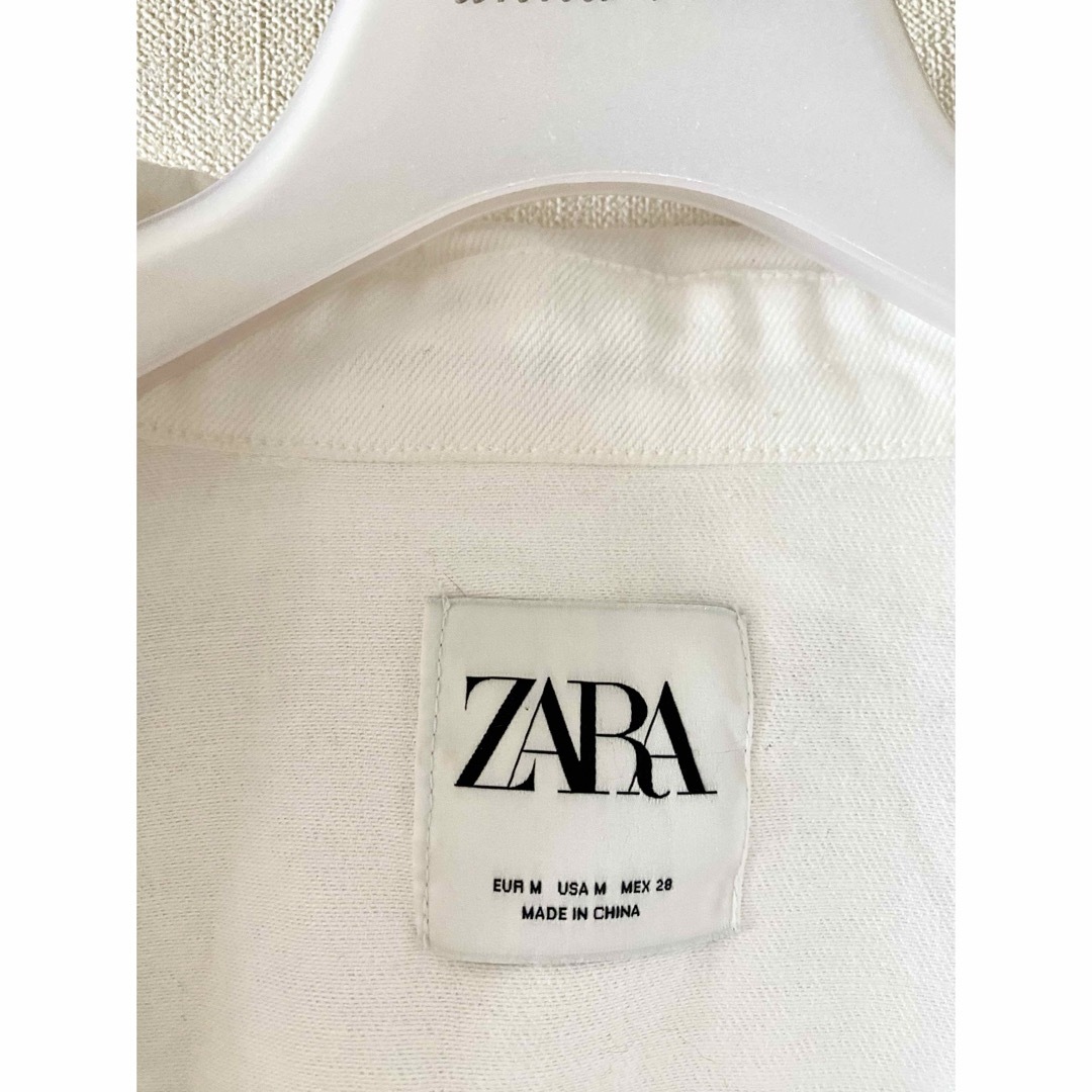 ZARA(ザラ)のZARA ビックデニムシャツ　アウター　ホワイト レディースのトップス(シャツ/ブラウス(長袖/七分))の商品写真