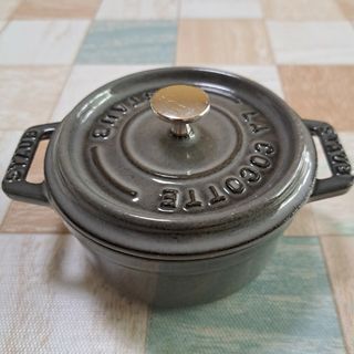 ストウブ(STAUB)の【美品】ストウブ ココット 10cm グレー(鍋/フライパン)