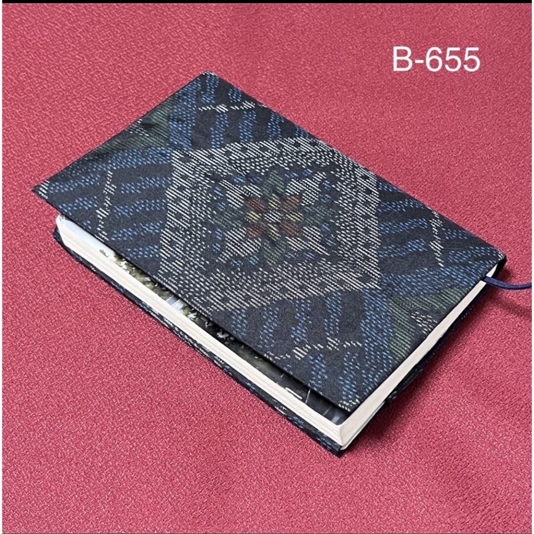 B-581再販　厚手対応　ハンドメイド　大島紬　文庫本ブックカバー/2点 ハンドメイドの文具/ステーショナリー(ブックカバー)の商品写真
