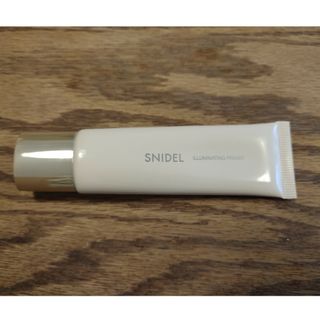 スナイデル(SNIDEL)のSNIDEL BEAUTY イルミネイティングプライマー 01(化粧下地)