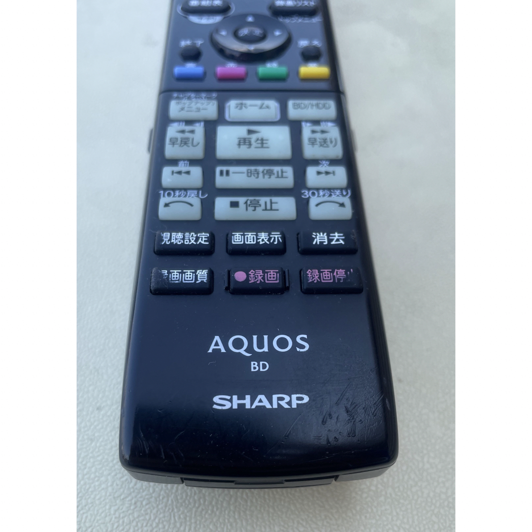 AQUOS(アクオス)のシャープ SHARP BDリモコン GB017PA  動作品 スマホ/家電/カメラのテレビ/映像機器(ブルーレイレコーダー)の商品写真