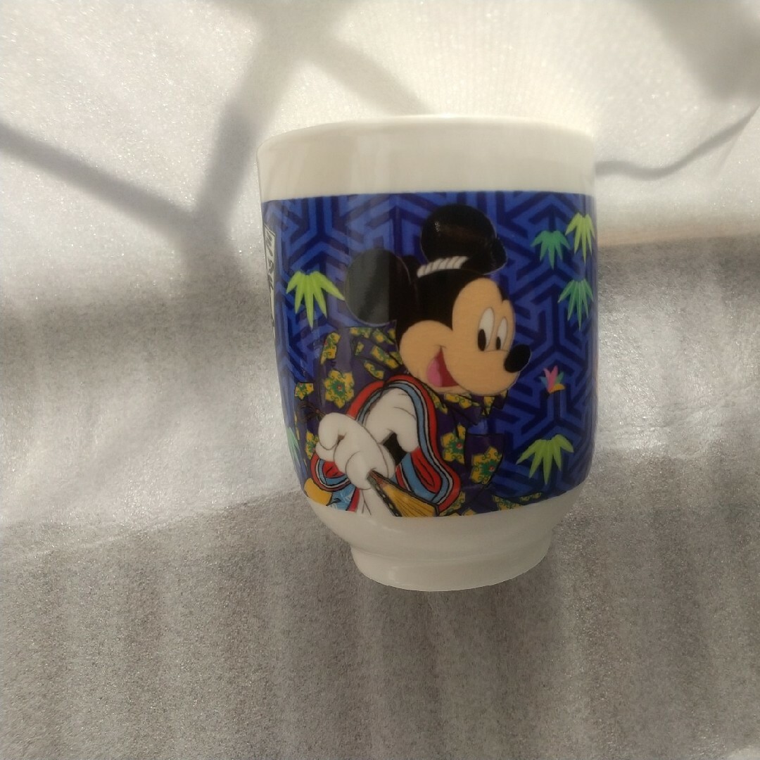 Disney(ディズニー)の2006年ミッキー&ミニー湯のみセット エンタメ/ホビーのおもちゃ/ぬいぐるみ(キャラクターグッズ)の商品写真
