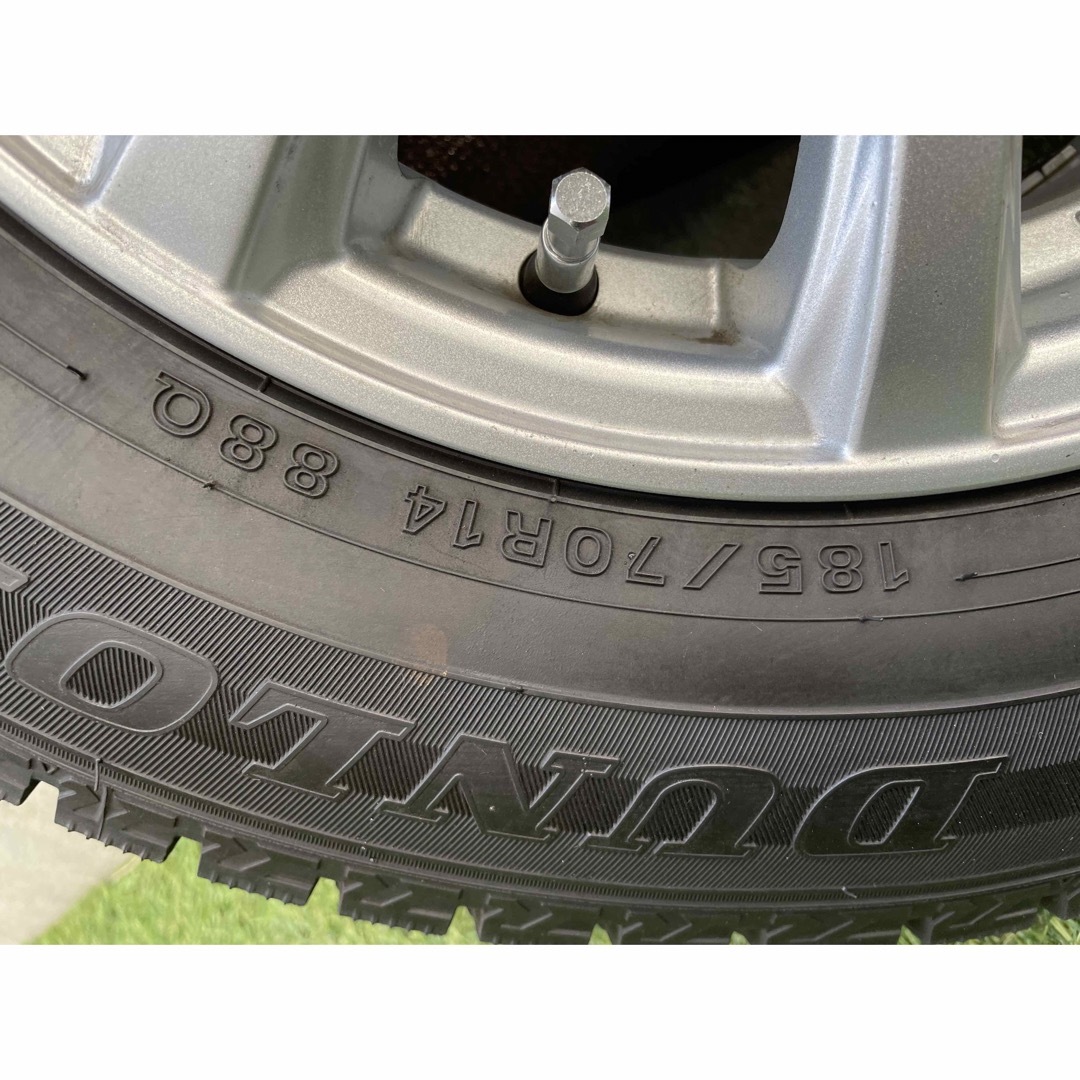 DUNLOP(ダンロップ)の185/70R14 スタッドレスタイヤ 自動車/バイクの自動車(タイヤ・ホイールセット)の商品写真