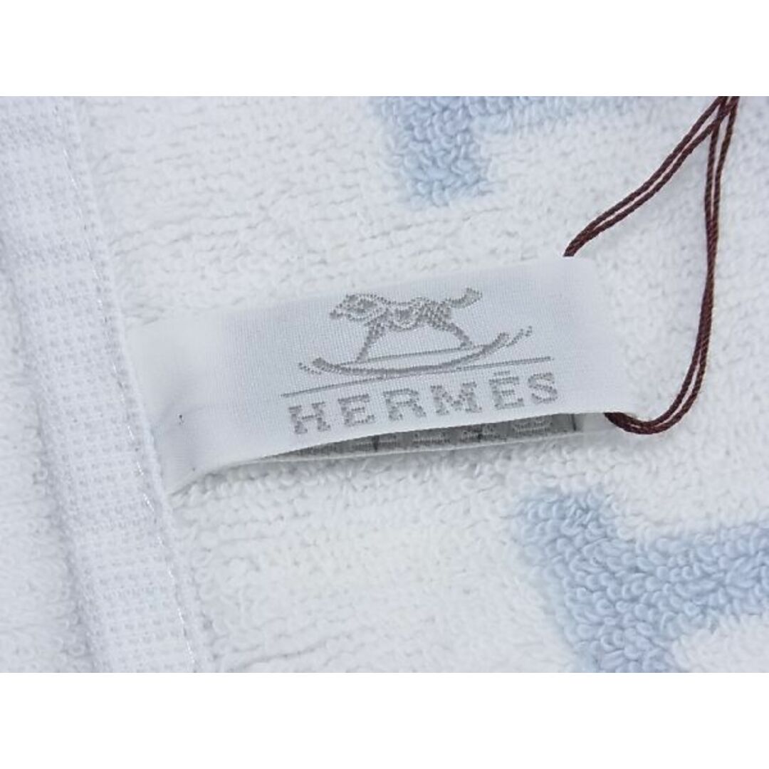 Hermes(エルメス)の■新品■未使用■ HERMES エルメス  アヴァロン コットン100％ ハンドタオル レディース メンズ ライトブルー系×ホワイト系 AQ7444 レディースのファッション小物(その他)の商品写真