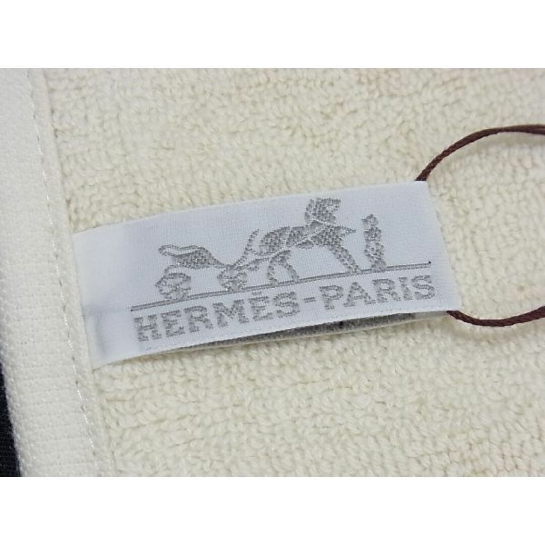 Hermes(エルメス)の■新品■未使用■ HERMES エルメス ステアーズ コットン100％ ハンドタオル ハンカチ レディース メンズ アイボリー系 AQ7423 レディースのファッション小物(その他)の商品写真