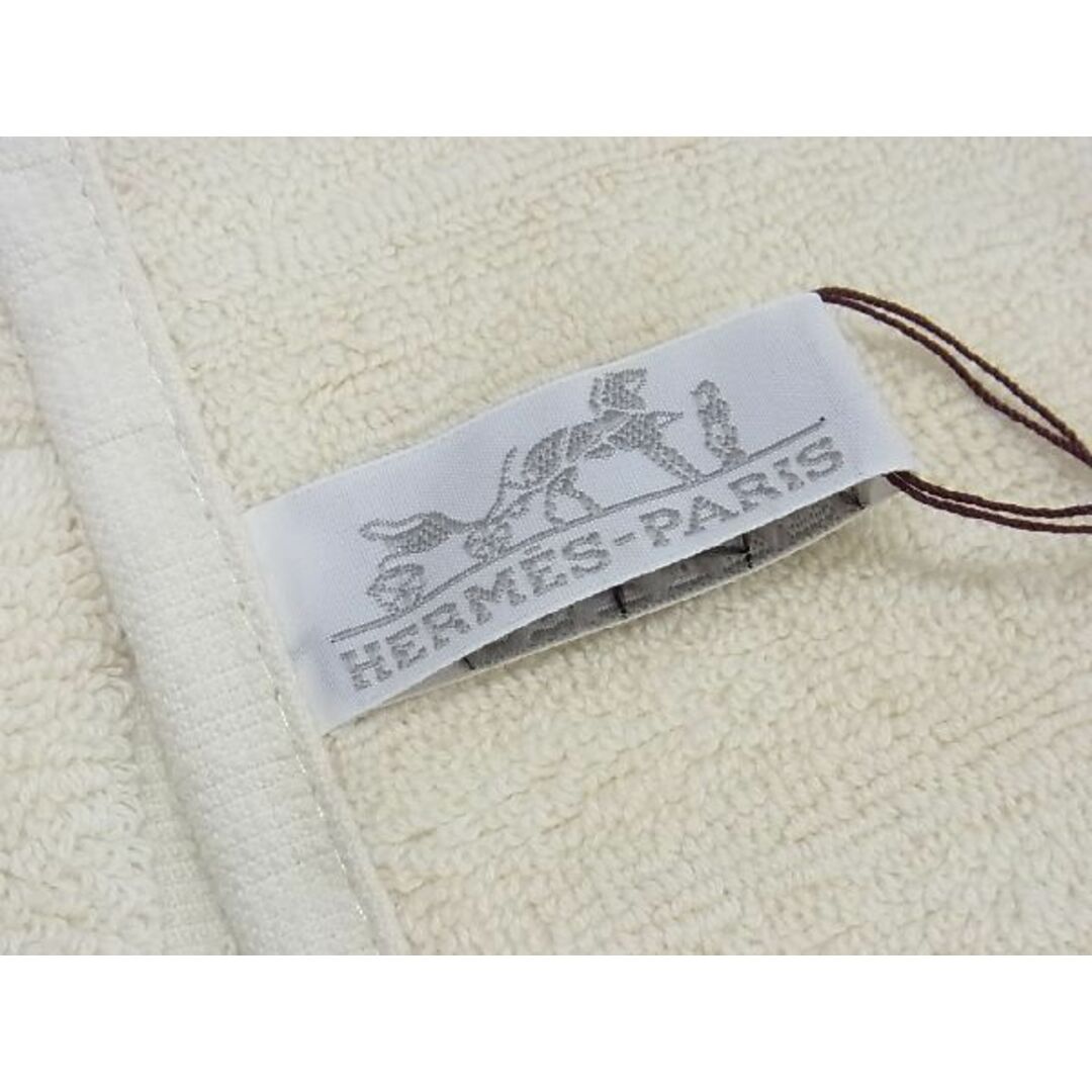 Hermes(エルメス)の■新品■未使用■ HERMES エルメス ステアーズ コットン100％ ハンドタオル ハンカチ レディース メンズ アイボリー系 AQ7434  レディースのファッション小物(その他)の商品写真