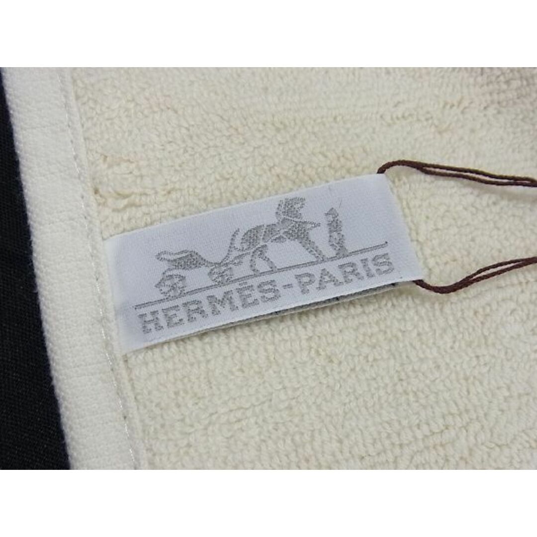 Hermes(エルメス)の■新品■未使用■ HERMES エルメス ステアーズ コットン100％ ハンドタオル ハンカチ レディース メンズ アイボリー系 AQ7424  レディースのファッション小物(その他)の商品写真