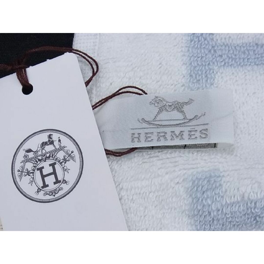 Hermes(エルメス)の■新品■未使用■ HERMES エルメス  アヴァロン コットン100％ ハンドタオル レディース メンズ ライトブルー系×ホワイト系 AQ6845 レディースのファッション小物(その他)の商品写真