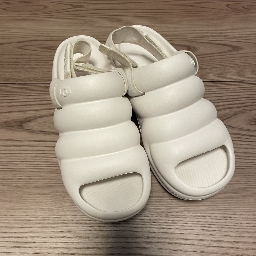 UGG サンダル Aww yeah US8 25センチ EU39 UGG サンダル Aww yeah US8 25センチ EU39