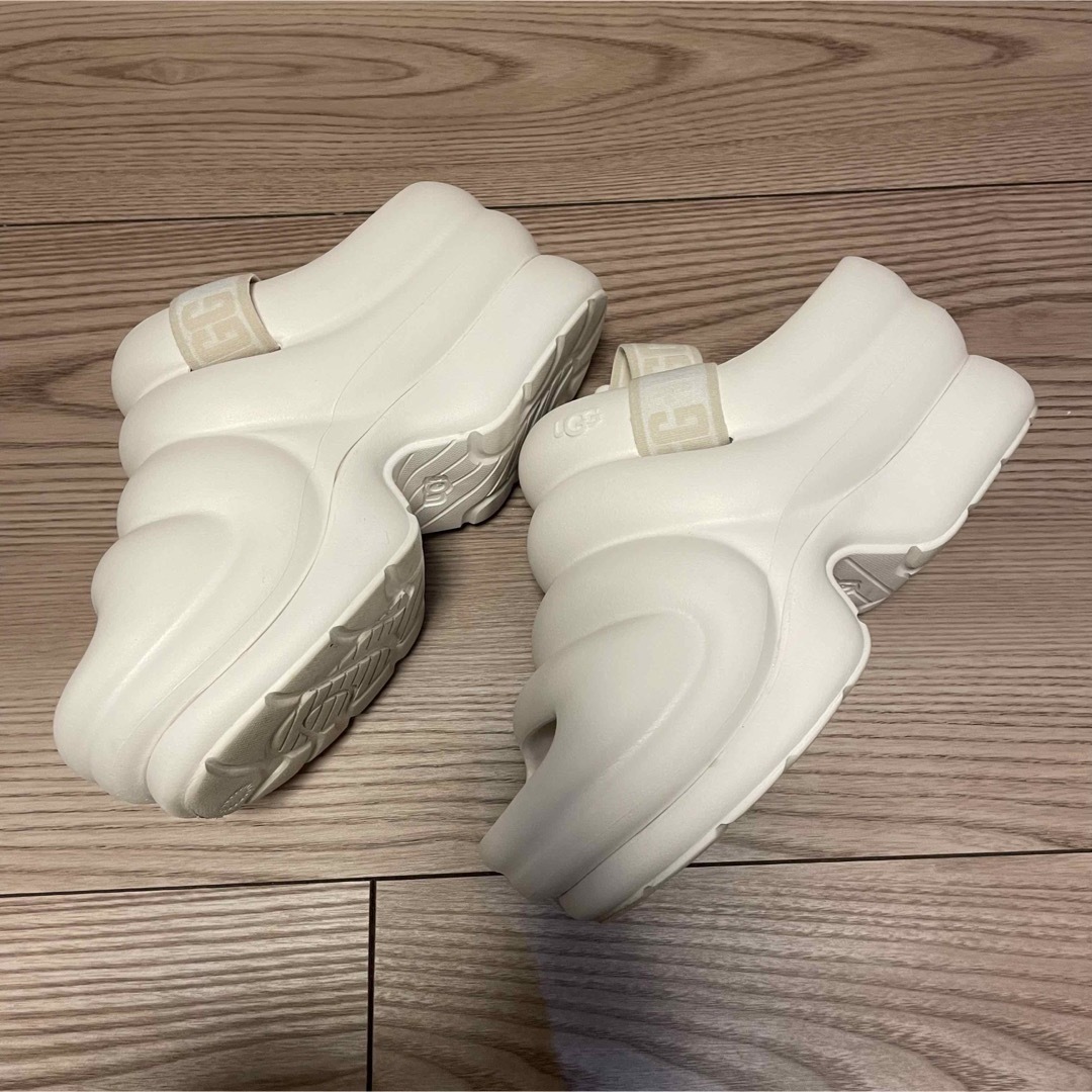 UGG サンダル Aww yeah US8 25センチ EU39 UGG サンダル Aww yeah US8 25センチ EU39