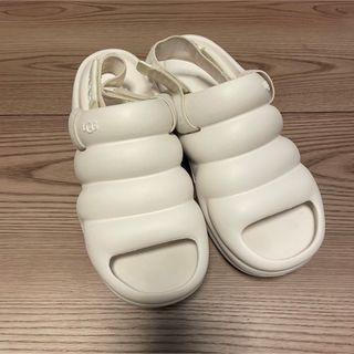 アグ サンダル（ホワイト/白色系）の通販 200点以上 | UGGを買うならラクマ