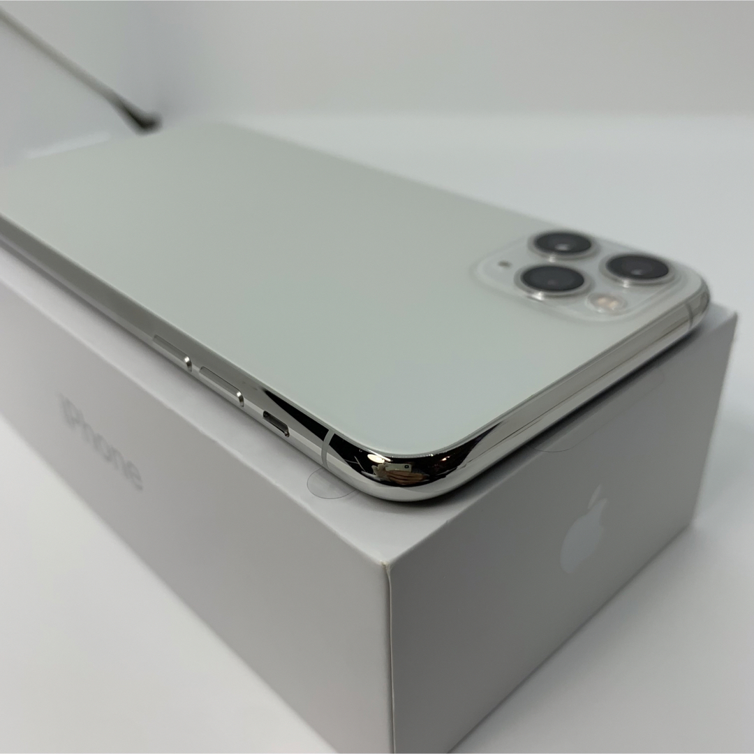 iPhone(アイフォーン)の新品　iPhone 11 Pro Max シルバー 512 GB SIMフリー スマホ/家電/カメラのスマートフォン/携帯電話(スマートフォン本体)の商品写真