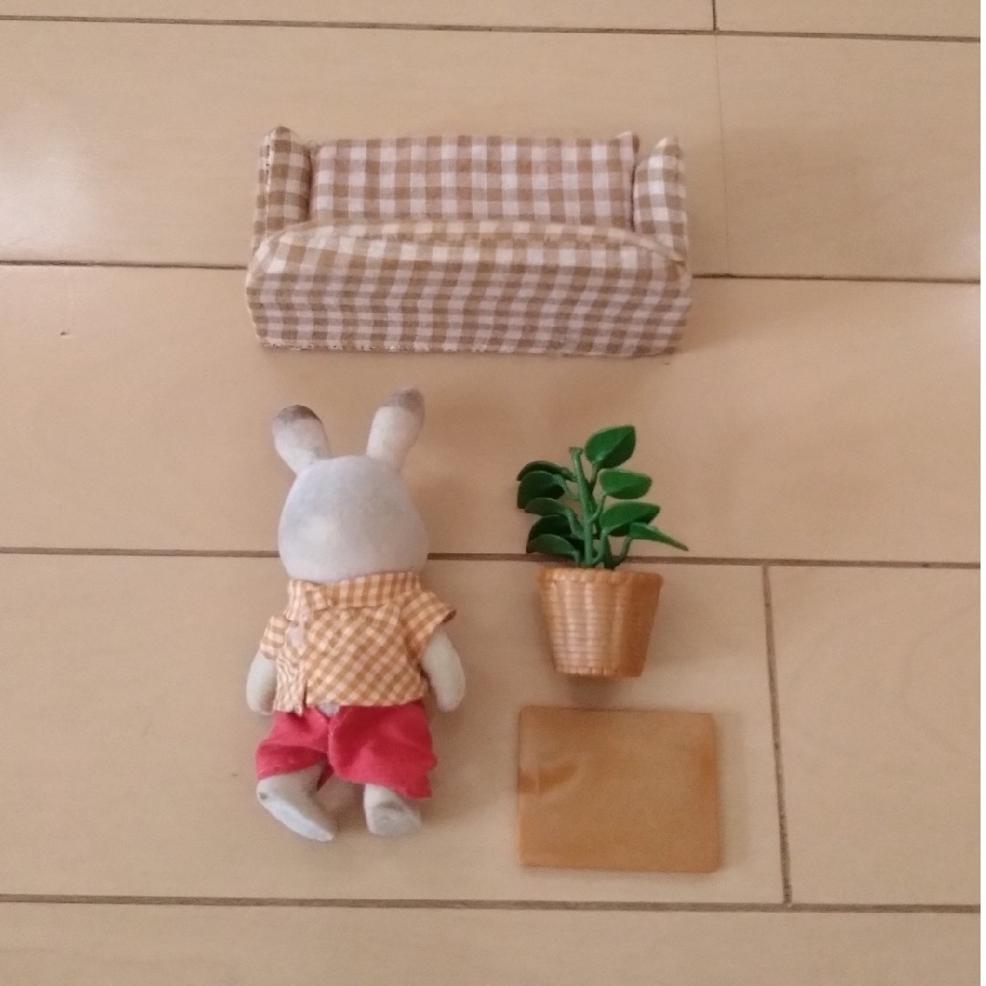 EPOCH(エポック)のシルバニアファミリー　ショコラウサギのお父さん・家具セット エンタメ/ホビーのおもちゃ/ぬいぐるみ(その他)の商品写真