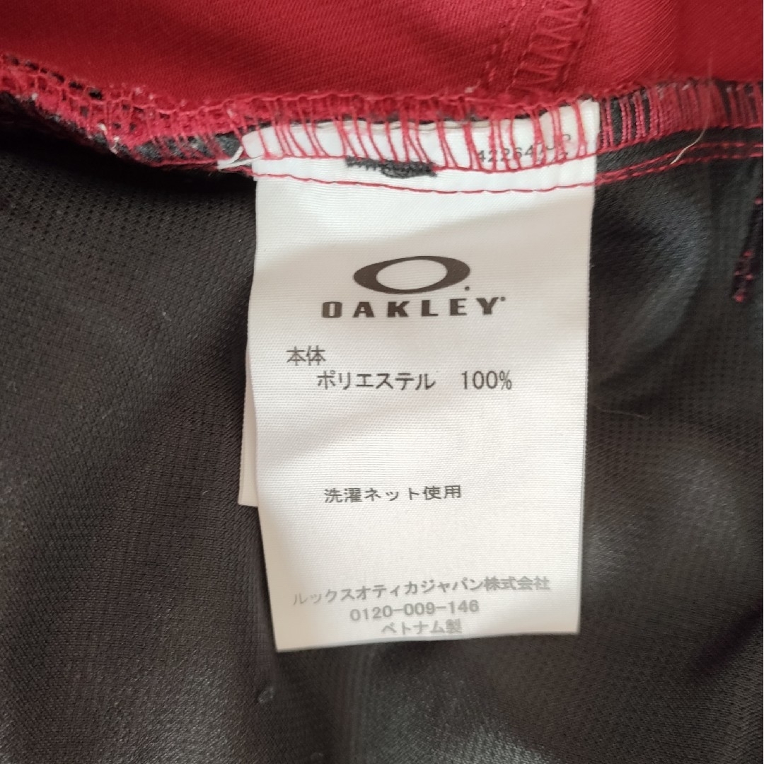 Oakley(オークリー)の美品　Oakley　オークリー　ゴルフパンツ　レッド　JPN３２ スポーツ/アウトドアのゴルフ(ウエア)の商品写真