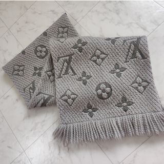 ルイヴィトン(LOUIS VUITTON)のLOUIS VUITTON エシャルプ ロゴマニア マフラー(マフラー/ショール)