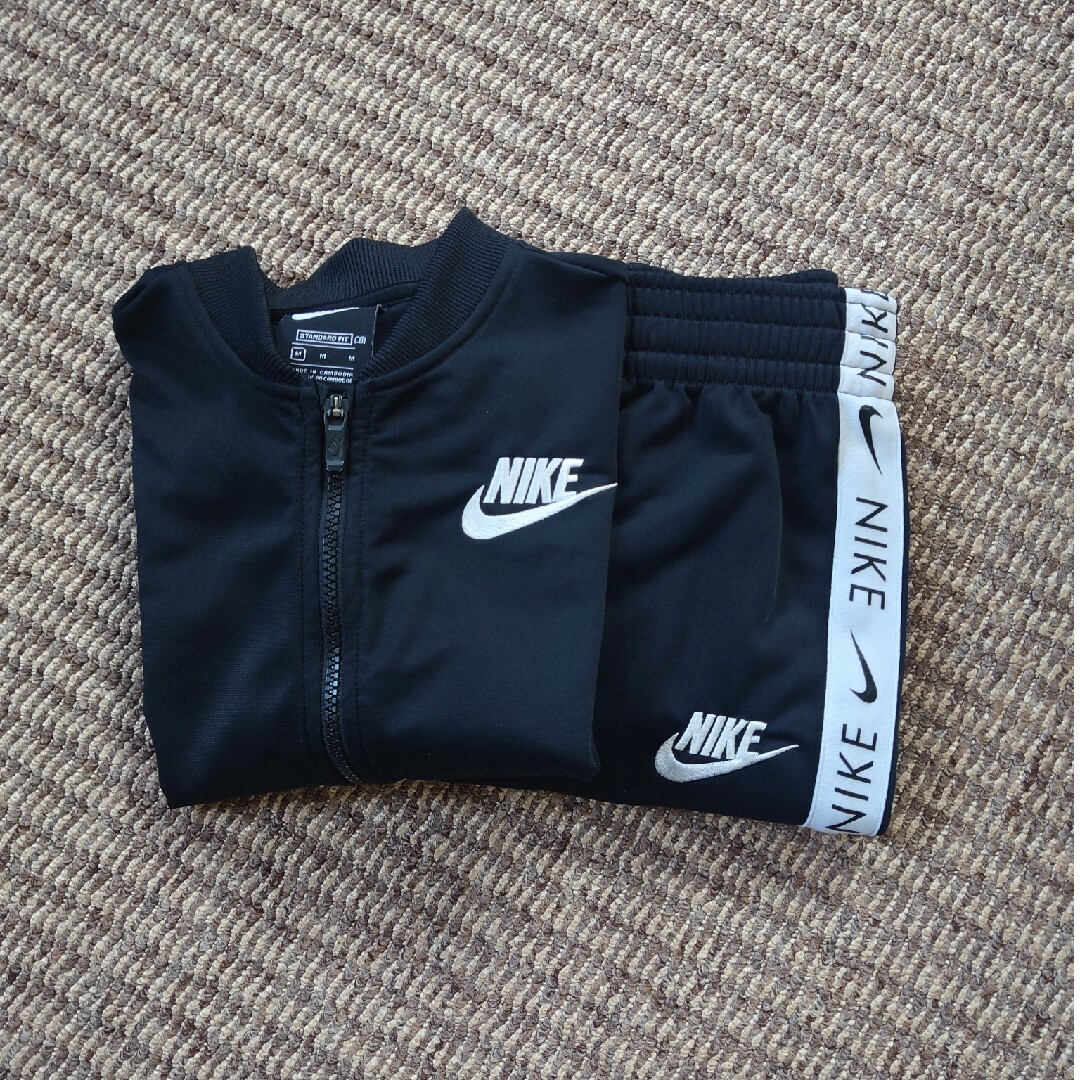 NIKE(ナイキ)のナイキ・ジュニア　　ジャージ、セットアップ キッズ/ベビー/マタニティのキッズ服男の子用(90cm~)(その他)の商品写真